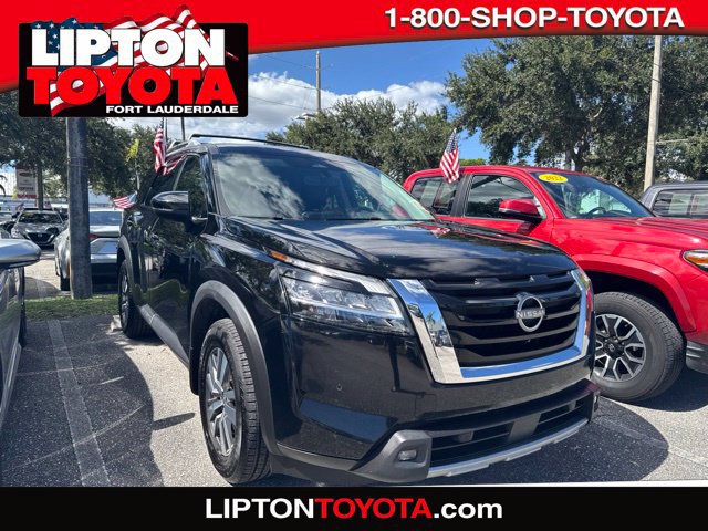 Used 2022 Nissan Pathfinder SL FWD image 1