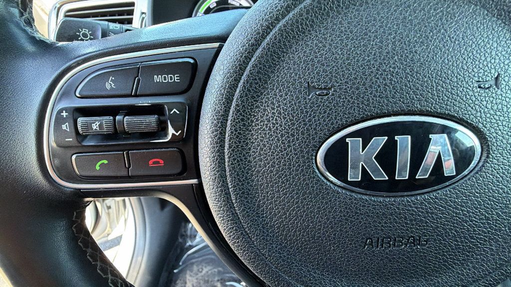 Used 2017 Kia Niro Touring w/ Advanced Technology Package FWD image 19