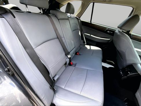 Used 2018 Subaru Outback 3.6R Limited AWD/4WD image 22