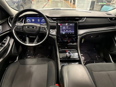 Used 2021 Jeep Grand Cherokee L Laredo w/ Luxury Tech Group I image 10