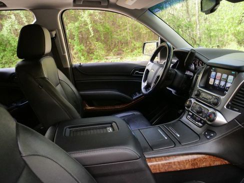 Used 2019 Chevrolet Suburban Premier image 40