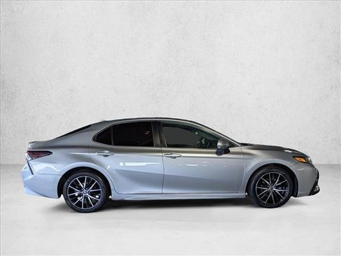 Used 2022 Toyota Camry SE w/ Carpet Mat Package (TMS) FWD image 4