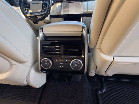Used 2025 Land Rover Range Rover SE AWD/4WD image 13