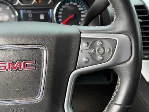 Used 2017 GMC Yukon SLT image 16