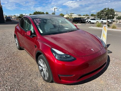 Used 2024 Tesla Model Y Long Range AWD/4WD image 3