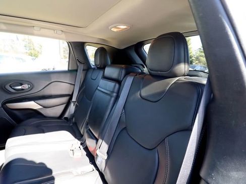 Used 2018 Jeep Cherokee Limited image 36