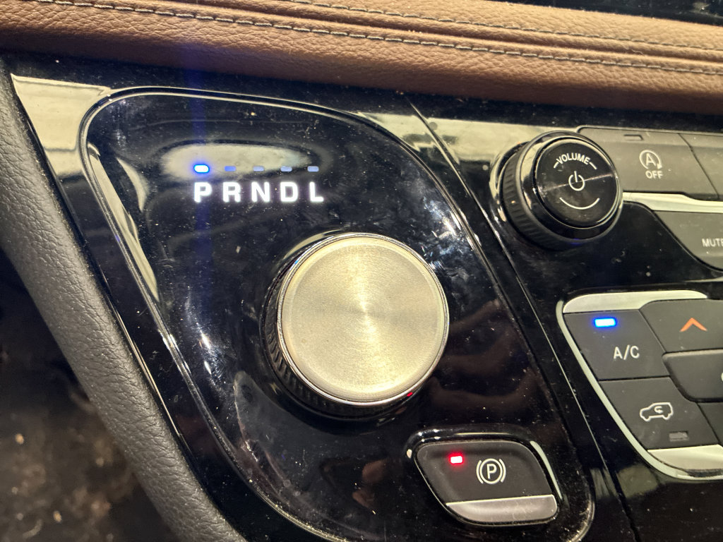 Used 2019 Chrysler Pacifica Limited FWD image 16