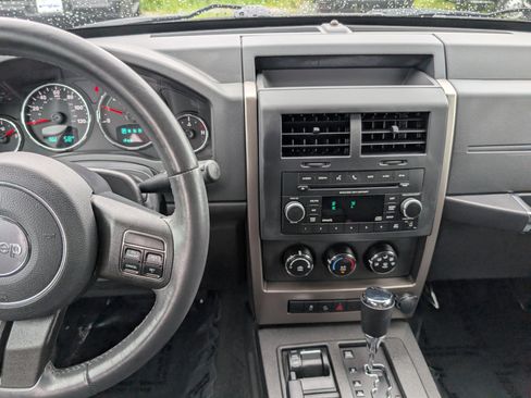 Used 2012 Jeep Liberty Sport w/ Popular Equipment Group AWD/4WD image 17