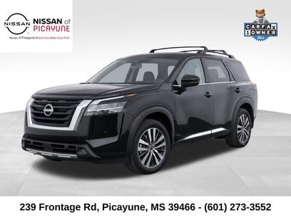 Used 2022 Nissan Pathfinder Platinum w/ Cargo Package