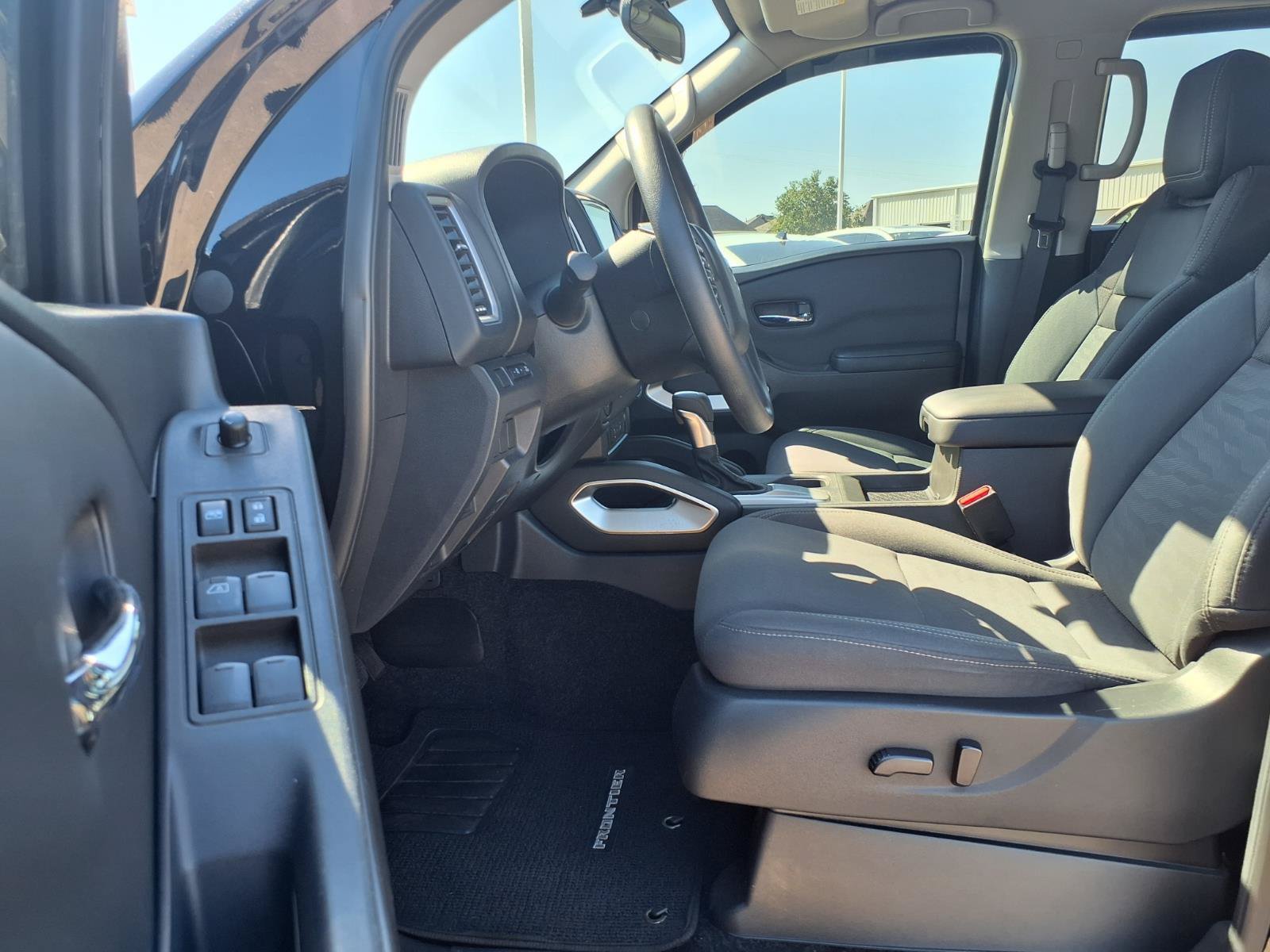 Used 2024 Nissan Frontier SV w/ Technology Package RWD image 15