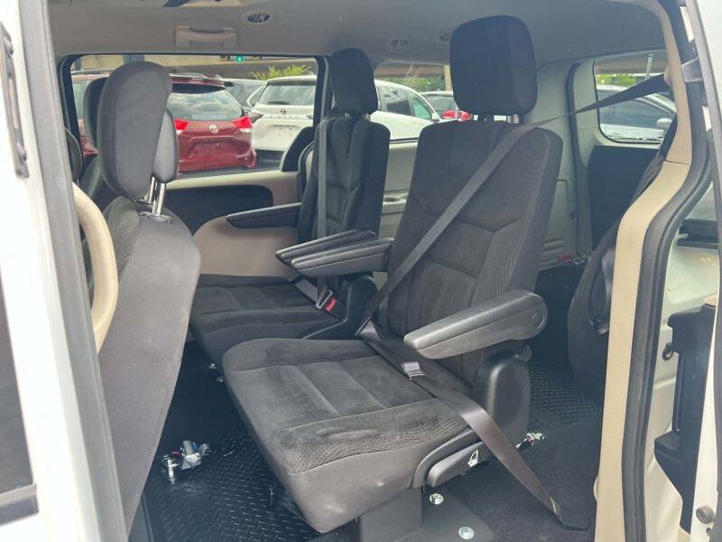 Used 2017 Dodge Grand Caravan SE w/ Power Window Group FWD image 32