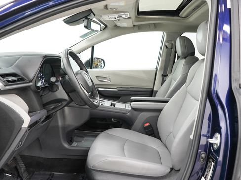 Used 2023 Toyota Sienna XLE AWD/4WD image 23