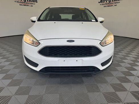 Used 2017 Ford Focus SE FWD image 5