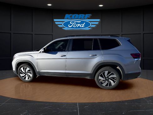 Used 2025 Volkswagen Atlas SE image 2