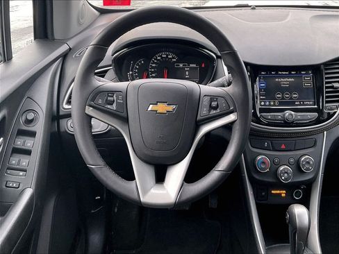Used 2022 Chevrolet Trax LT w/ LT Convenience Package AWD/4WD image 15