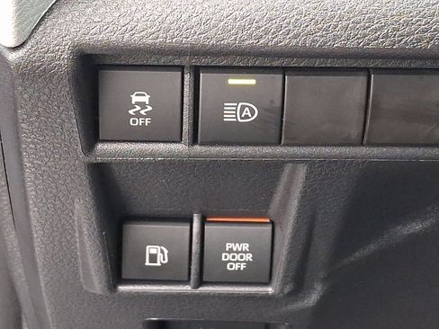 Used 2025 Toyota Sienna XLE image 26