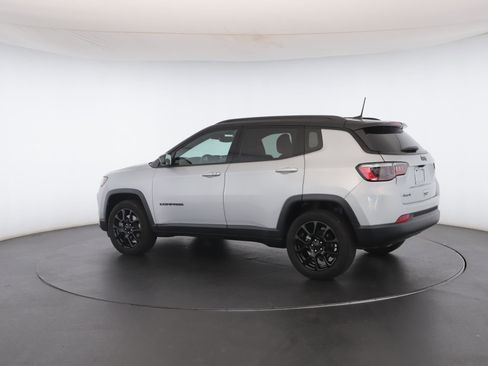 Used 2024 Jeep Compass Latitude w/ Sun and Sound Group image 23