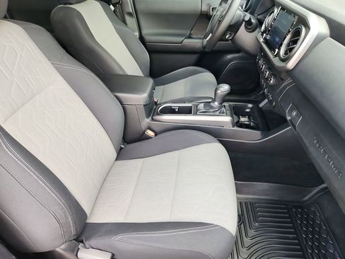 Used 2020 Toyota Tacoma TRD Off-Road image 38