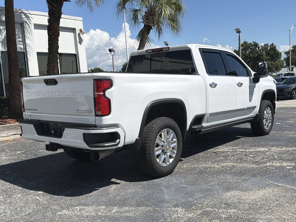 Used 2025 Chevrolet Silverado 3500 High Country w/ Technology Package AWD/4WD image 3