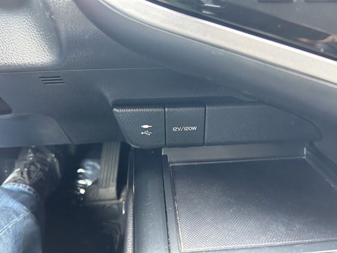 Used 2018 Toyota Camry LE FWD image 11