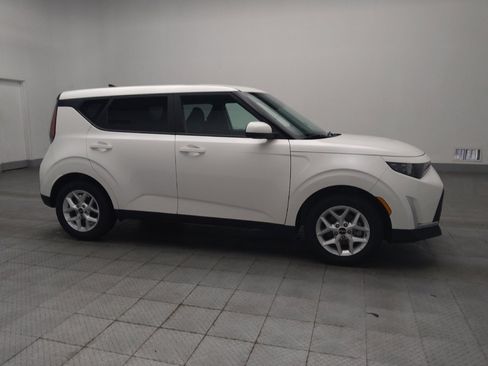 Used 2025 Kia Soul LX image 11