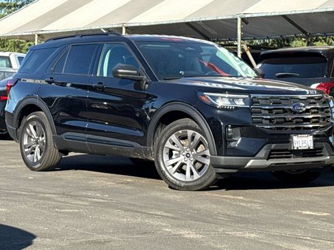 Used 2026 Ford Explorer Active w/ Active Comfort Package AWD/4WD image 2