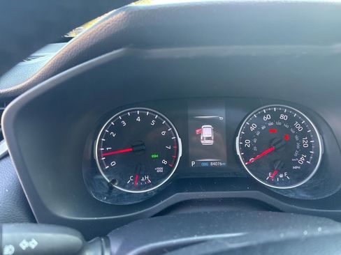 Used 2019 Toyota RAV4 XLE Premium w/ Cold Weather Package AWD/4WD image 15