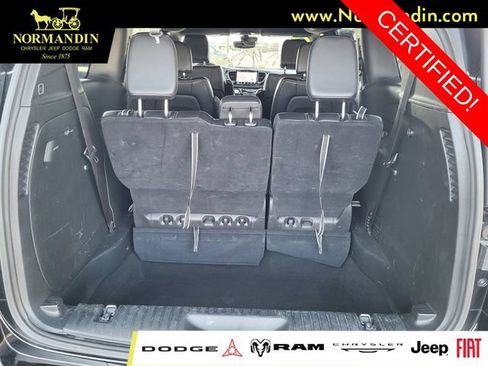 Certified 2025 Chrysler Pacifica Select FWD image 19