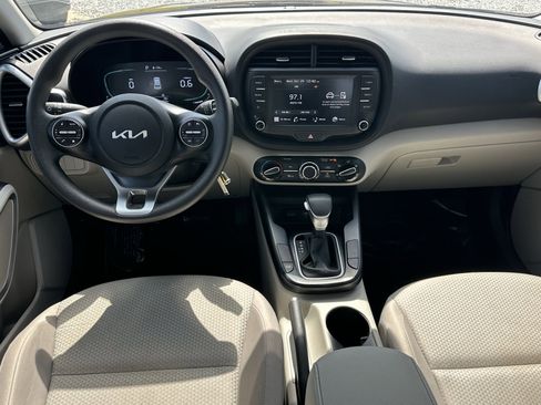 Used 2025 Kia Soul LX FWD image 21