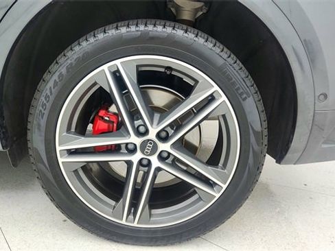 Used 2024 Audi Q5 e Prestige w/ Prestige Package image 64