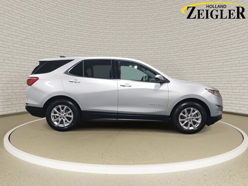Used 2020 Chevrolet Equinox LT w/ Driver Convenience Package image 4