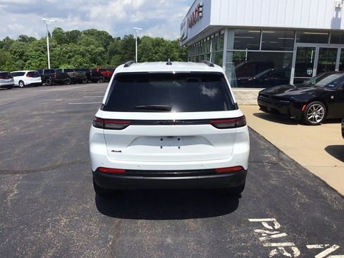 Certified 2024 Jeep Grand Cherokee Altitude AWD/4WD image 4