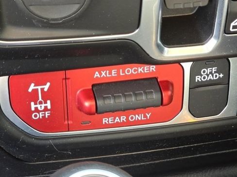 Used 2020 Jeep Gladiator Mojave w/ Cold Weather Group image 16