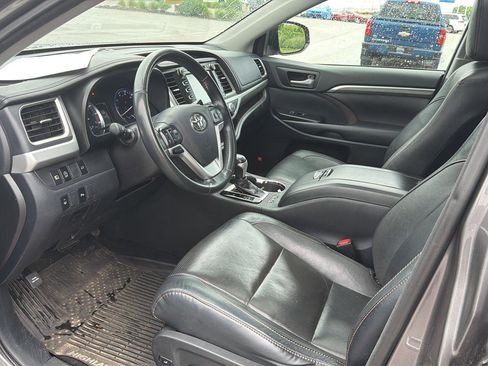 Used 2017 Toyota Highlander Limited AWD/4WD image 8