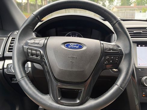 Used 2019 Ford Explorer XLT w/ Equipment Group 202A AWD/4WD image 26