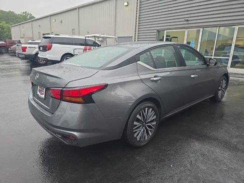 Used 2025 Nissan Altima 2.5 SV FWD image 5