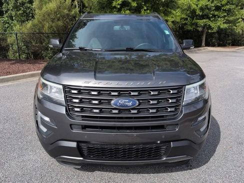 Used 2017 Ford Explorer XLT w/ Equipment Group 202A FWD image 9