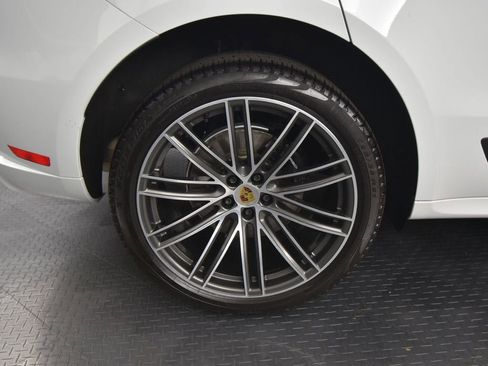 Used 2025 Porsche Macan image 15