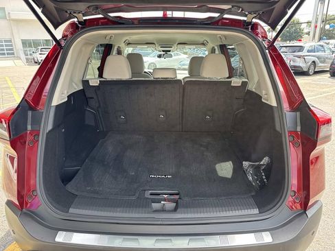 Used 2023 Nissan Rogue SV image 9