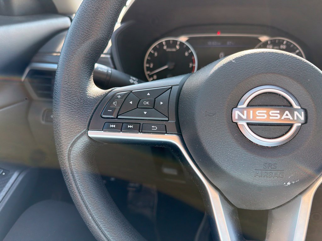 Used 2025 Nissan Altima 2.5 SV FWD image 26