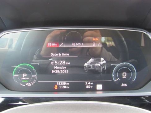 Used 2019 Audi e-tron Prestige w/ Prestige Package image 46