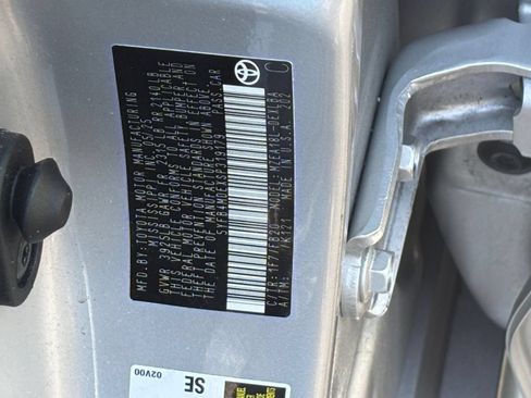 Used 2025 Toyota Corolla LE FWD image 27
