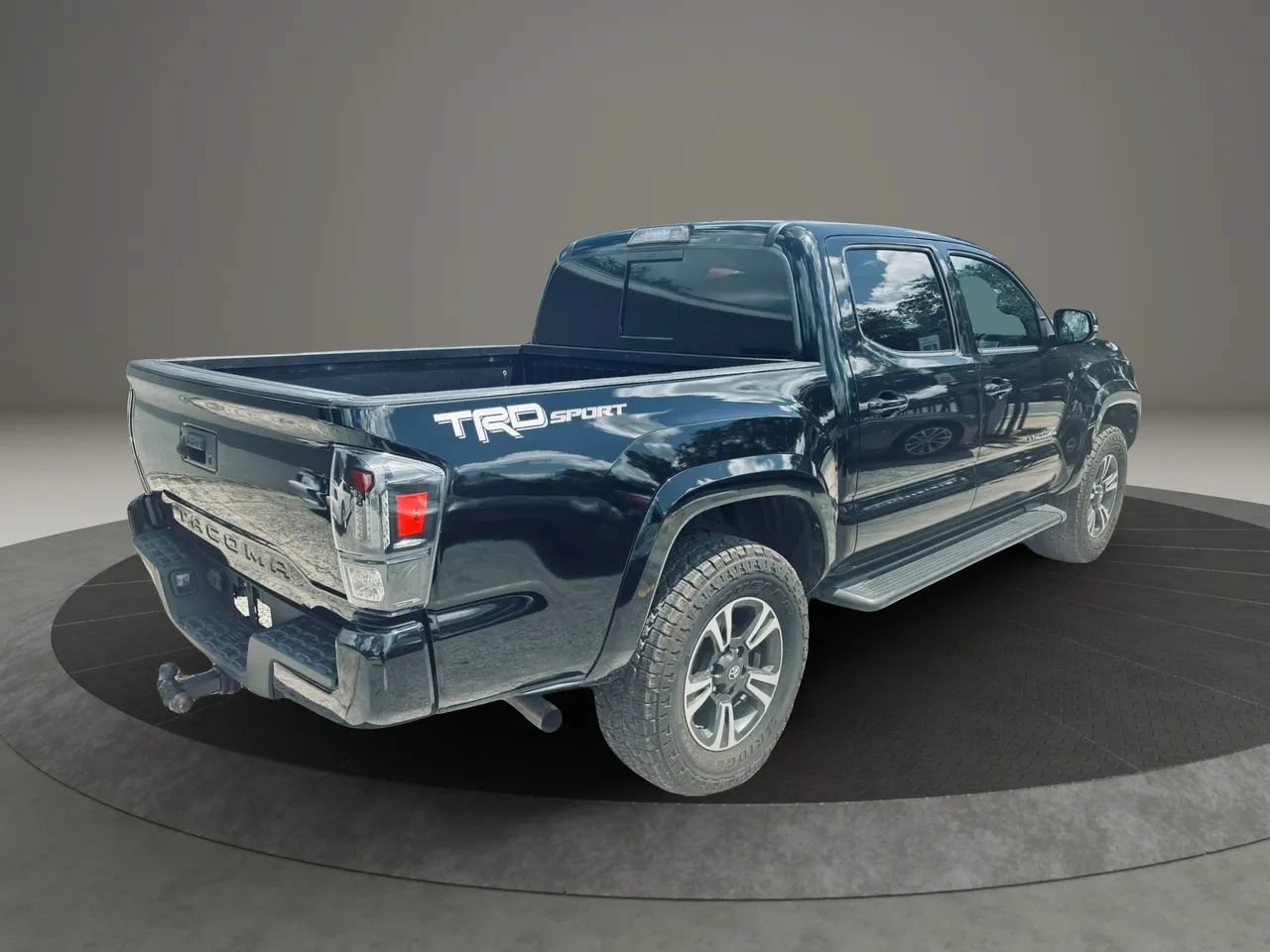 Used 2018 Toyota Tacoma TRD Sport RWD image 5