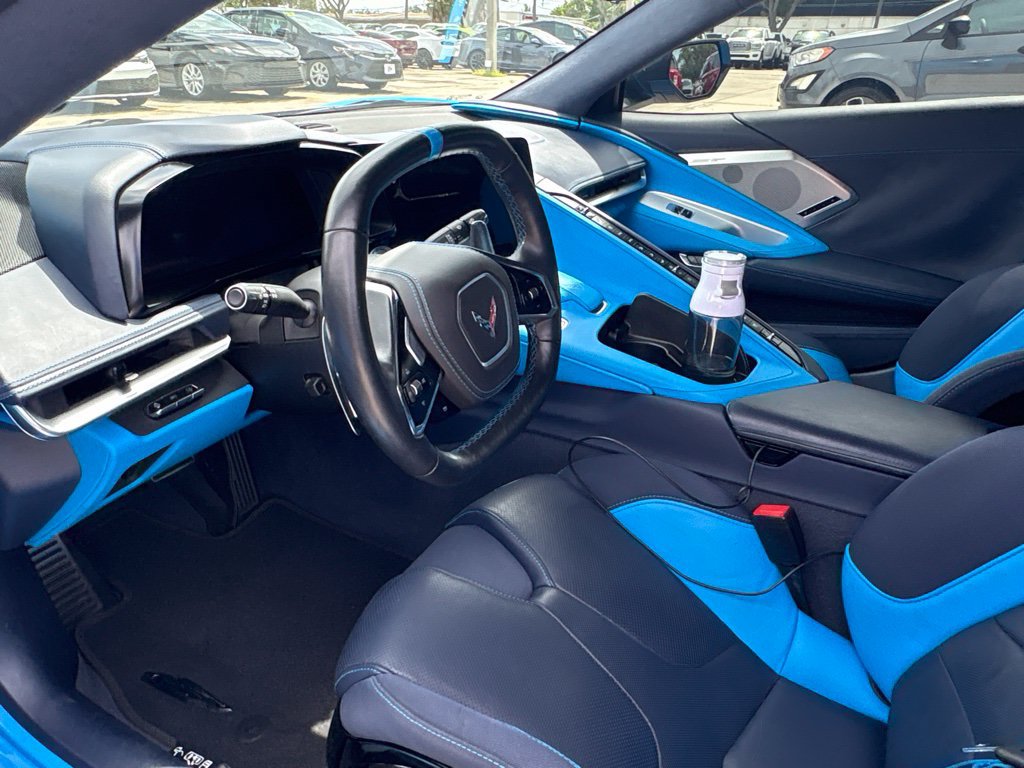 Used 2021 Chevrolet Corvette Stingray Premium Conv w/ Z51 Performance Package RWD image 3