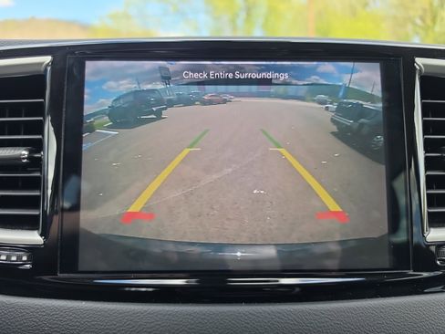 Used 2024 Chrysler Pacifica Touring-L FWD image 29