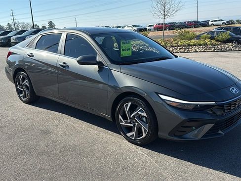 Certified 2025 Hyundai Elantra Limited image 1