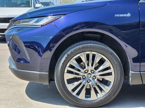 Used 2021 Toyota Venza Limited image 8