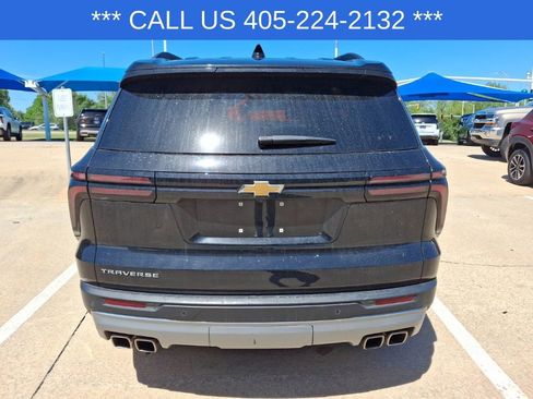 Used 2025 Chevrolet Traverse LT FWD image 16