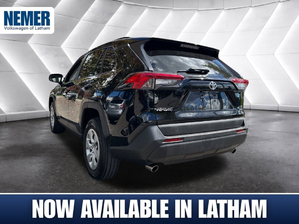 Used 2019 Toyota RAV4 LE AWD/4WD image 2