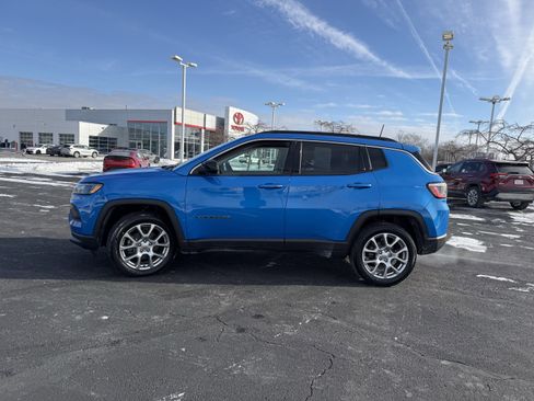 Used 2022 Jeep Compass Latitude image 5